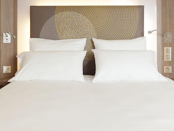 Standard Room, 1 Queen Bed
