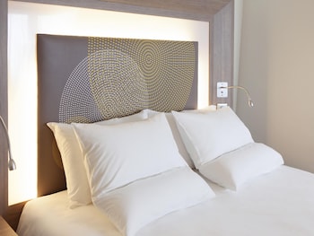 Standard Room, 1 Queen Bed