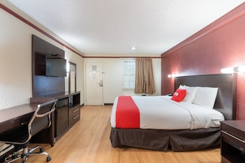 Room, 1 King Bed, Smoking