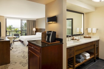 Room, 2 Queen Beds, Accessible, Resort View (Roll-In Shower)