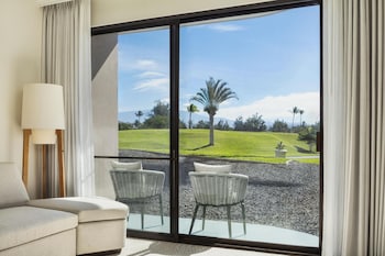 Room, 2 Queen Beds, Accessible, Resort View (Palace, Roll-In Shower)