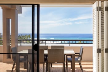 Palace Presidential Suite, 1 King Bed, Ocean View (Roll In Shower, Hearing)