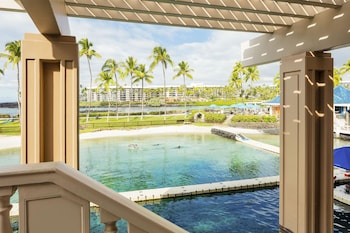 Makai 1 Bedroom Owner Suite, Ocean View, 1 King & Queen Sofa Bed, two floors