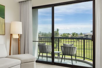 Room, 1 King Bed, Accessible, Resort View (Palace, Bathtub)