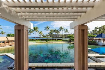 Makai 1 Bedroom Owner Suite, Ocean View, 1 King & Queen Sofa Bed, two floors