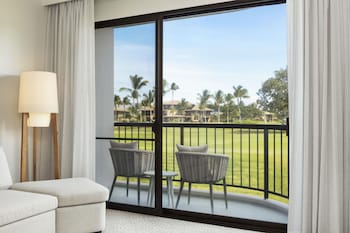 Room, 1 King Bed, Accessible, Resort View (Palace, Bathtub)