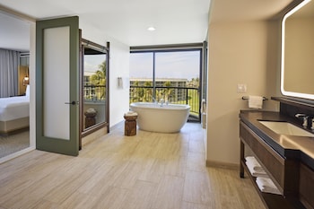 Palace One Bedroom Suite, 1 King Bed, Ocean View