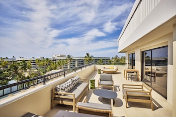Palace One Bedroom Suite, 1 King Bed, Ocean View