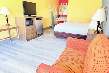 Room, 1 King Bed, Smoking