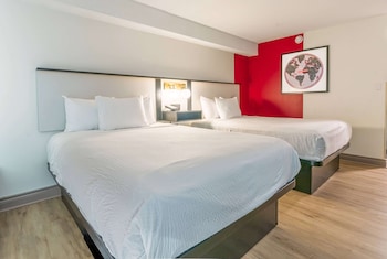 Room, 2 Queen Beds, Non Smoking (Ground Floor)