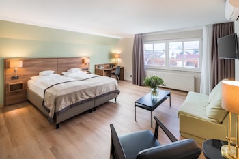 Comfort Room, 1 Double Bed (Cozy Sitting Corner;Oversized Room)