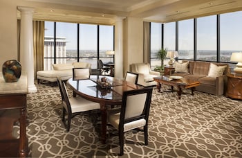 Luxury Room (Parlor)