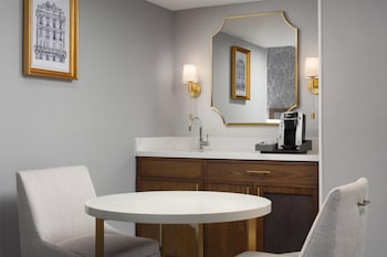 Junior Suite, 1 King Bed