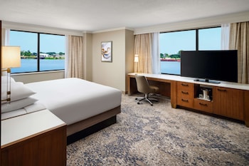 Room, 1 King Bed, Accessible, Bathtub (Mobility & Hearing, River View)