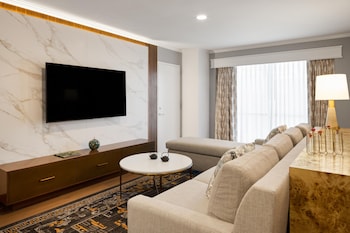 Premium Suite (Parlor, Breakfast)