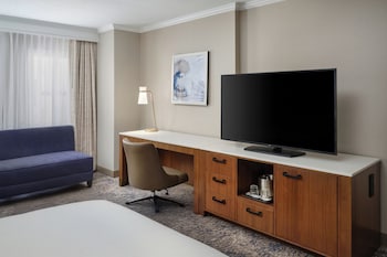 Standard Room, 1 King Bed, River View