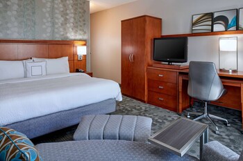 Superior Room, 1 King Bed with Sofa bed, Courtyard View (Deluxe - King - Balcony/Courtyard Vie)