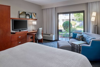 Superior Room, 1 King Bed with Sofa bed, Courtyard View (Deluxe - King - Balcony/Courtyard Vie)