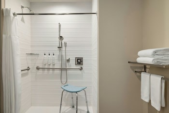 Room, Mobility Accessible (Roll-in Shower, 2 King Beds)