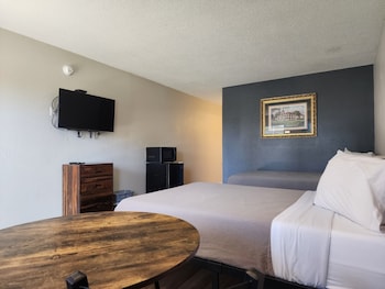 Room, 2 Queen Beds, Smoking
