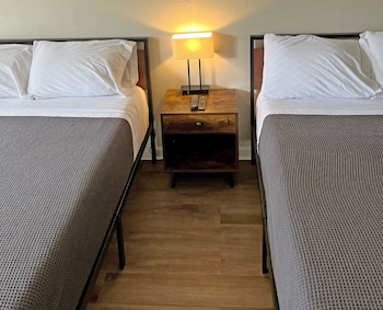 Room, 2 Queen Beds, Smoking