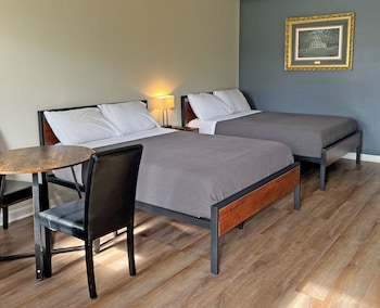 Room, 2 Queen Beds, Smoking