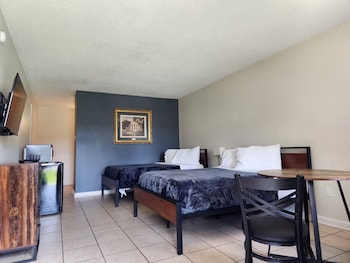 Room, 2 Queen Beds, Non Smoking