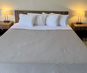 Room, 1 King Bed, Non Smoking