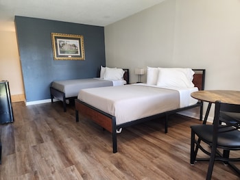 Room, 2 Queen Beds, Non Smoking