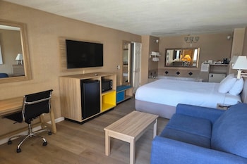 Upgraded, Room, 1 King Bed, Non Smoking, Hot Tub