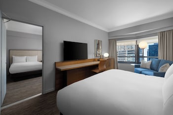 Skyline Room, 1 King Bed, Accessible, Bathtub