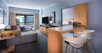 Executive Suite, 1 King Bed, Accessible (Hearing)