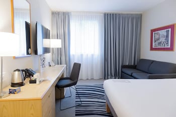 Executive Room, 1 Queen Bed with Sofa bed