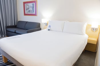 Standard Room, 1 Queen Bed, Mobility Accessible