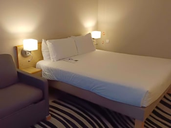 Executive Room, 1 Queen Bed, Mobility Accessible