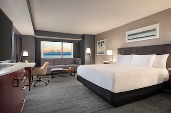 Room, 1 King Bed, Lake View (Panoramic)