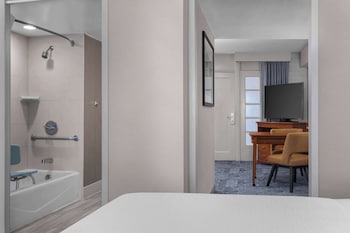 Suite, 2 Queen Beds, Accessible, Non Smoking