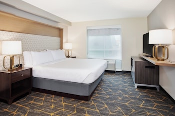 Suite, 1 Bedroom, Roll-in Shower (Mobility Accessible)
