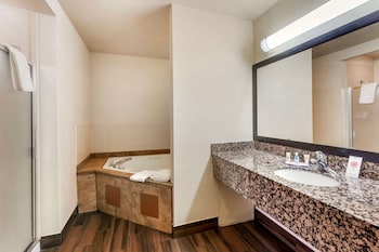 Suite, 2 Queen Beds, Non Smoking (Seating area)