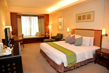 Gardens Club Room, Bathtub