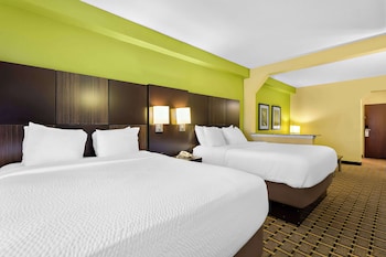 Suite, 2 Queen Beds, Non Smoking, Refrigerator & Microwave (Dining Table;with Sofabed)