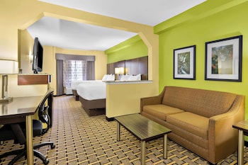 Suite, 2 Queen Beds, Non Smoking, Refrigerator & Microwave (Dining Table;with Sofabed)