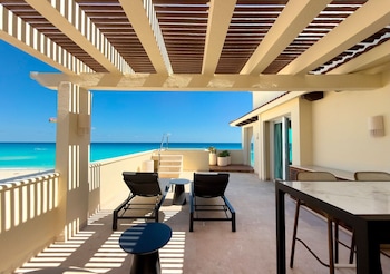 Grand Royal Suite Hot Tub adults only +18