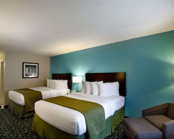 Standard Room, 2 Queen Beds, Non Smoking