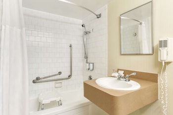 Room, 2 Queen Beds, Accessible, Non Smoking (Mobility, City View)