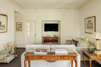One Bedroom Suite Red Level Lounge Access