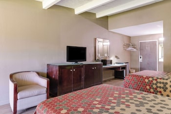 Standard Room, 2 Double Beds, Smoking