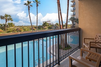 Room, 2 Queen Beds, Pool View