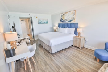 Room, 1 King Bed, Accessible (Bathtub w/ Grab Bars)
