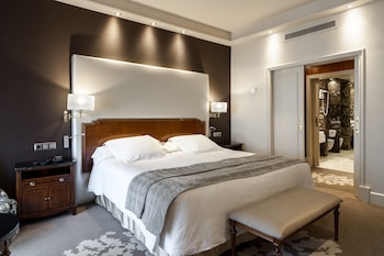 Junior Suite "The Wellington Club" Access